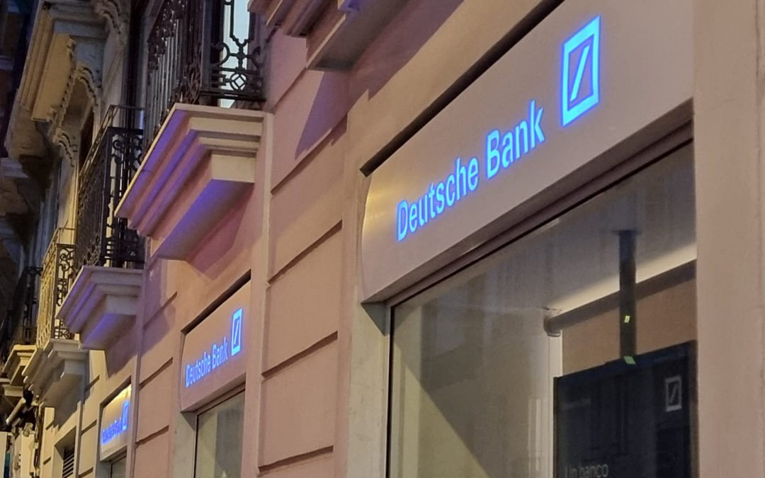 The newspaper LA RAZON echoes the internal investigation of Deutsche Bank and the claims it faces for the commercialization of speculative derivatives.